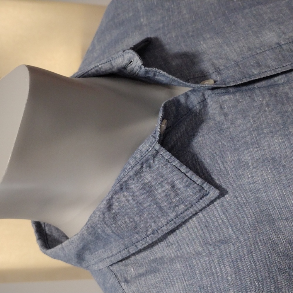Michael Kors mens blue linen and cotton long sleeve shirt. Mint condition. Large